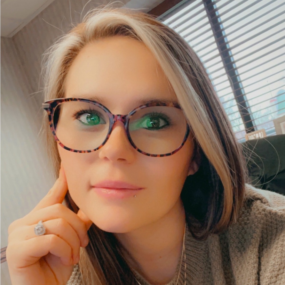 Meet your Posher, Kayla